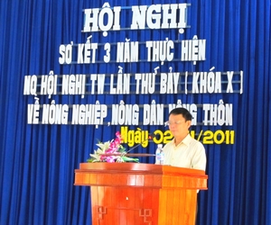 Đ/c Lê Thân- TUV, Bí thư Huyện ủy phát biểu khai mạc và chủ trì Hội nghị