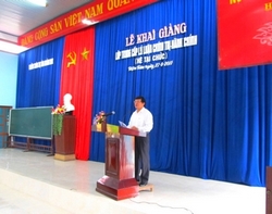 Đ/c Thái Viết Tường - Hiệu trưởng Trường chính trị tỉnh Quảng Nam phát biểu khai mạc lớp Trung cấp LLCT_HC tại Điện Bàn.