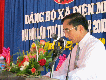 Đồng chí Trần Văn Chuẩn-Phó bí thư thường trực Huyện ủy, Chủ tịch HĐND huyện phát biểu chỉ đạo tại đại hội. Đồng chí Trần Văn Chuẩn-Phó bí thư thường trực Huyện ủy, Chủ tịch HĐND huyện phát biểu chỉ đạo tại đại hội.